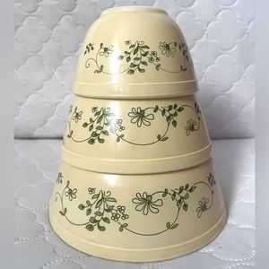 Pyrex Mixing Bowl Shenandoah with Yellow and Green Flowers